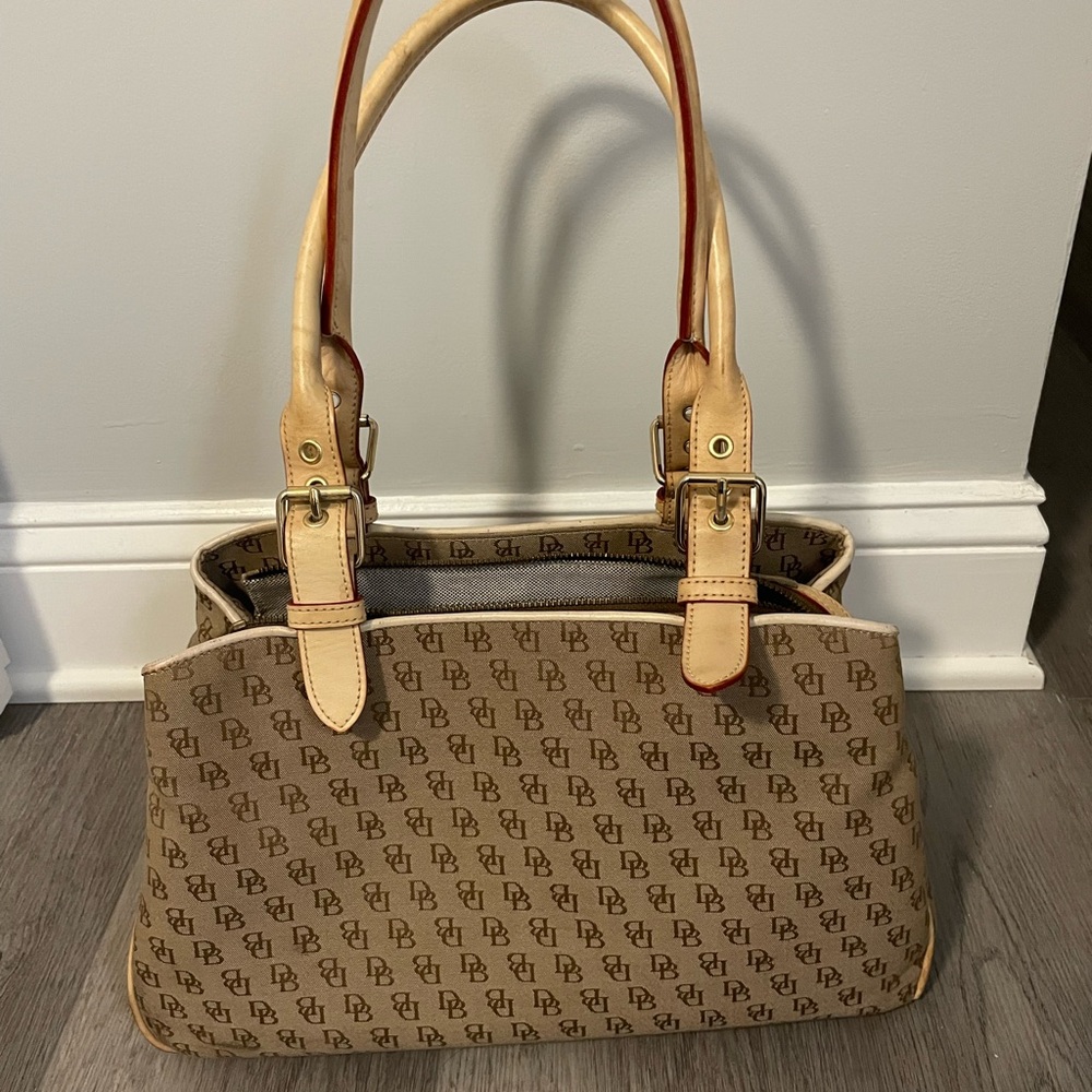 Vintage Dooney & Bourke shoulder handbag
